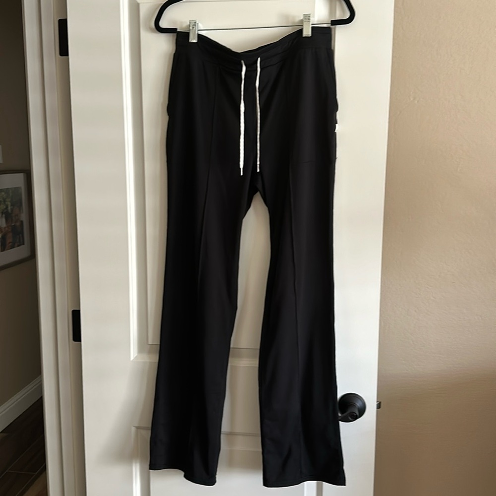 Vuori wide leg pant